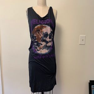 Religion dress M